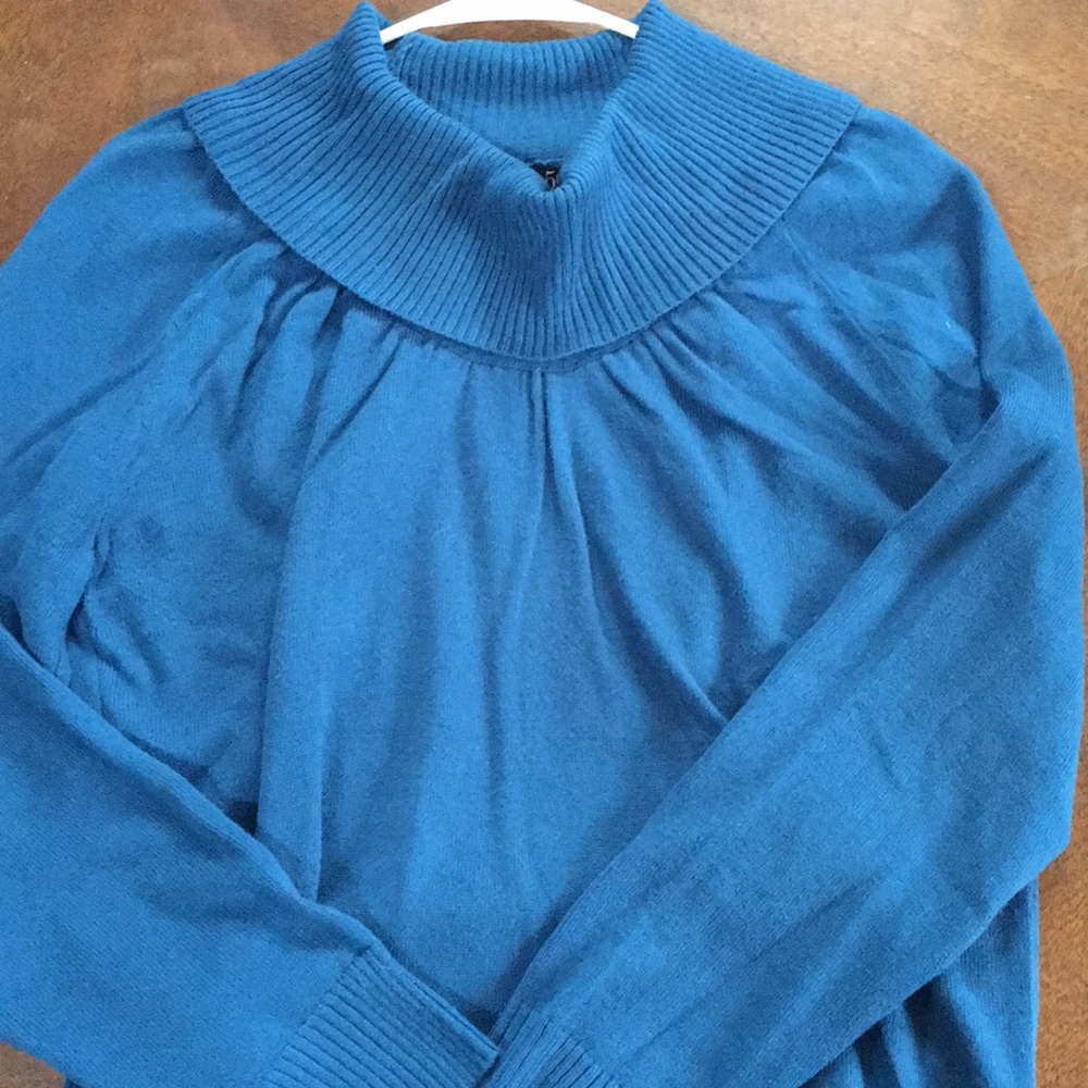 East 5th pleated modern Turtleneck Sweater